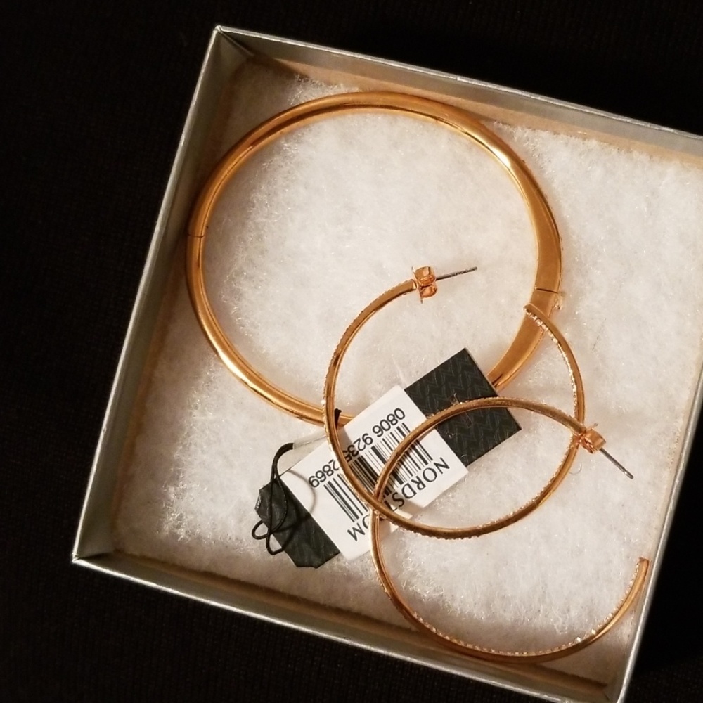 NWT!! Rosegold Bracelet and Earrings Set - Picture 2 of 8